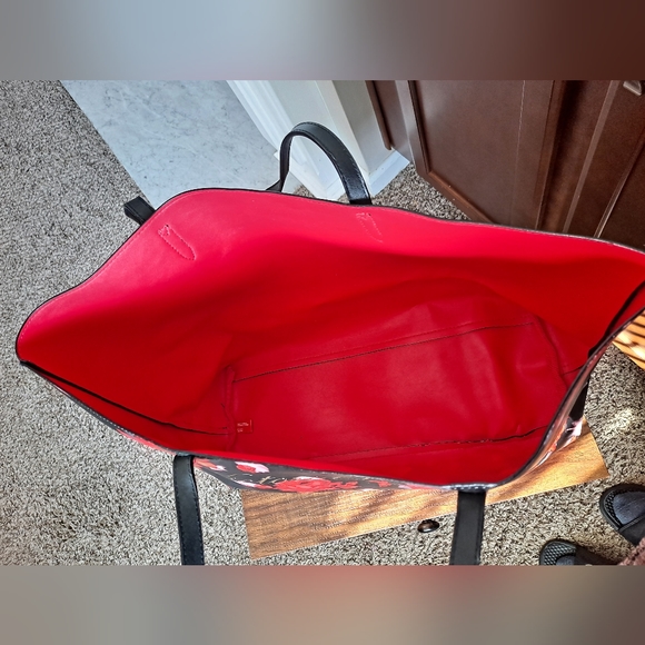 Large Floral Red and Pink With Black Background Victoria's Secret Tote - Picture 4 of 10